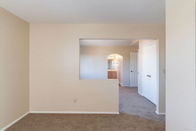 Building Photo - 630 W Cassidy Pl