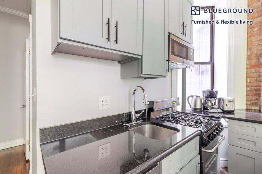 Building Photo - 248 Mott St