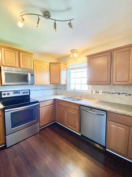 Building Photo - 14 Rendon Dr