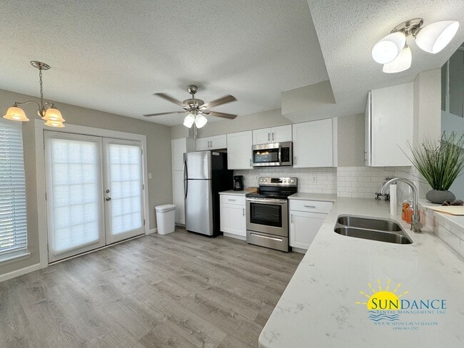 Building Photo - Beautiful 3 Bedroom Home in Fort Walton Be...
