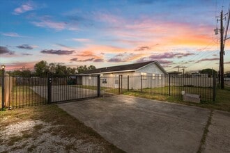 Building Photo - 2910 San Augustine Ave