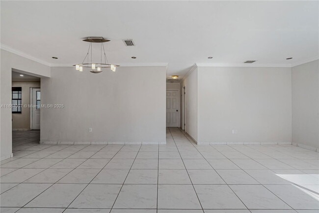 Building Photo - 1232 W 60th Terrace