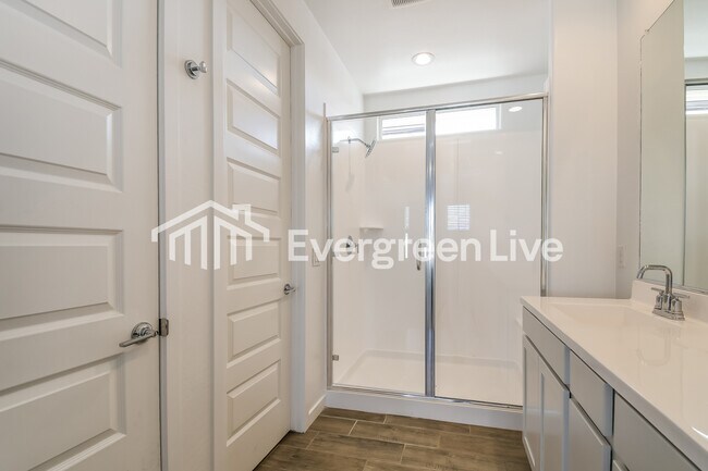 Building Photo - 10127 E Ulysses Ave