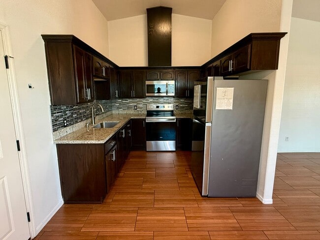 Building Photo - 4 Bedroom Home in San Luis AZ. with Fenced Lot and Landcaping