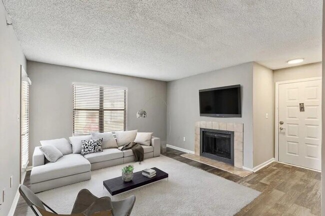 Building Photo - 3500 Windcliff Dr SE