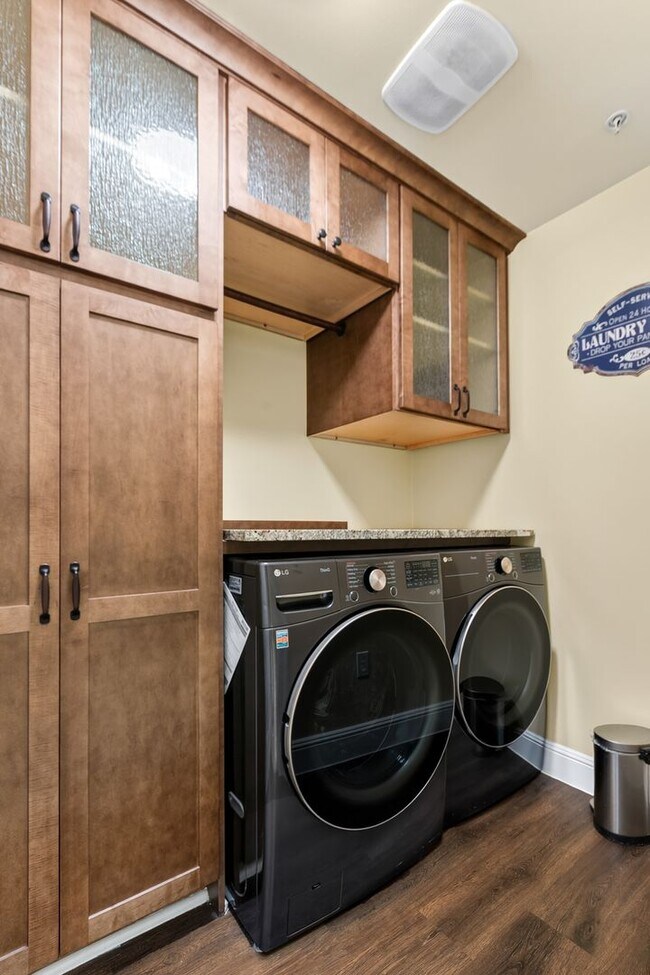 Building Photo - 2Bd/1Ba Seattle Condo