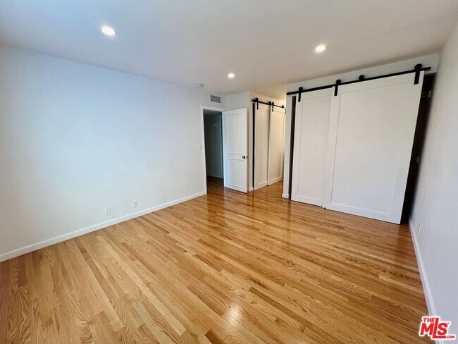 Building Photo - 2209 Summertime Ln