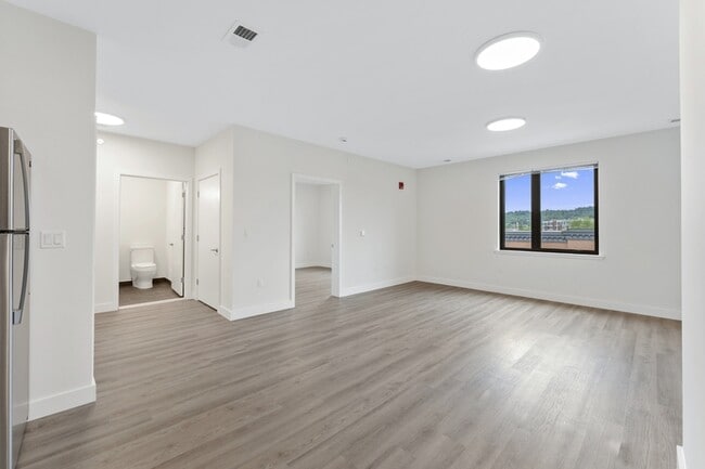 Building Photo - 49s Day St. - 505