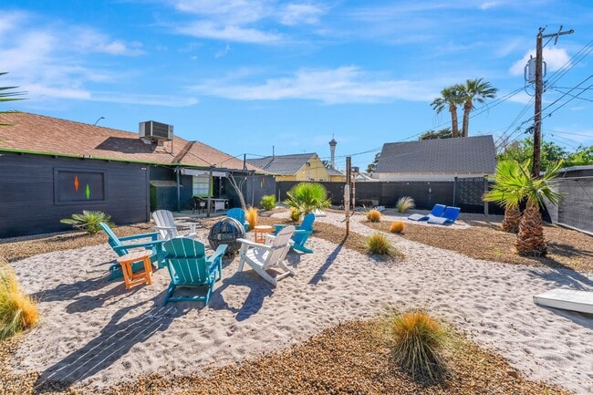 Building Photo - Luxury Home in Downtown Las Vegas!