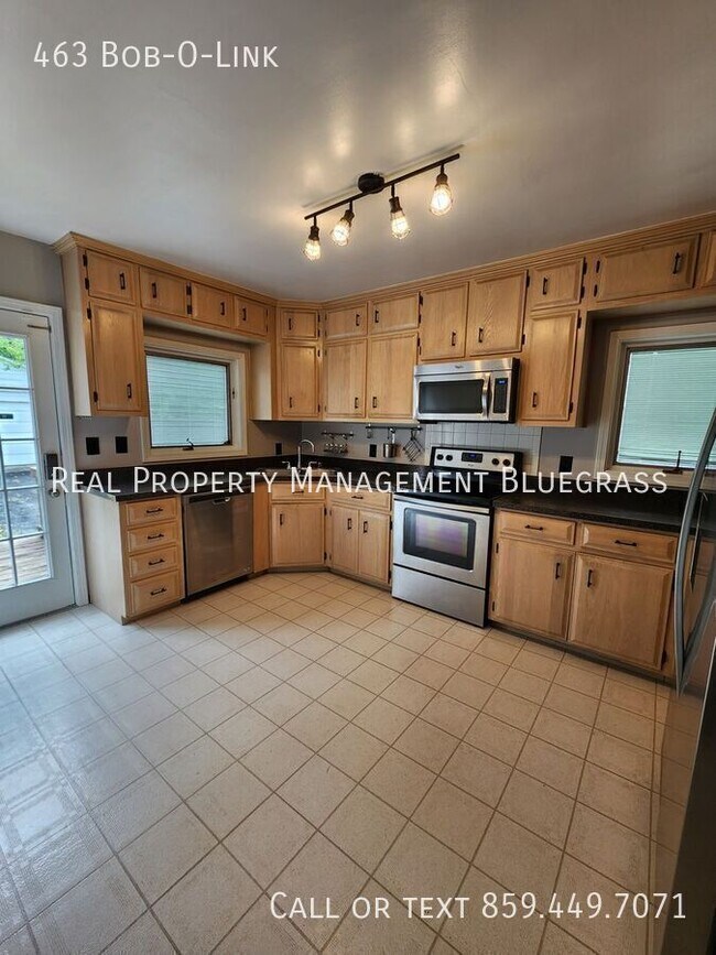 Building Photo - 463 Bob-O-Link-