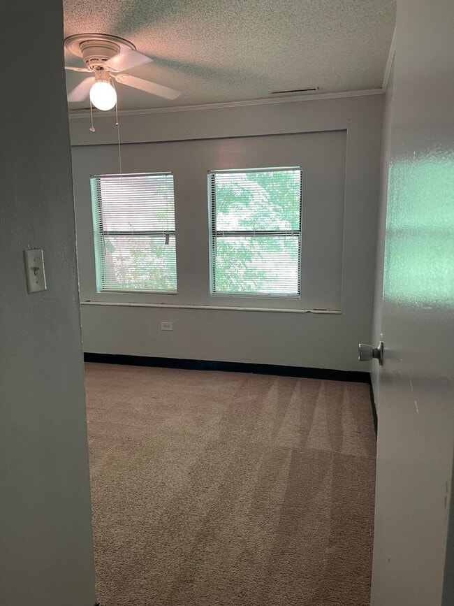 Building Photo - 2BR/1BA - Duplex located off of South Mill...
