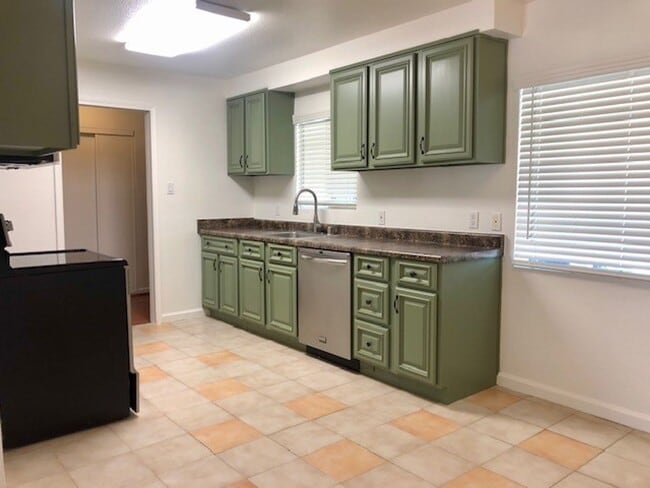 Building Photo - Nice 3 bed, 2 bath home in Carmichael