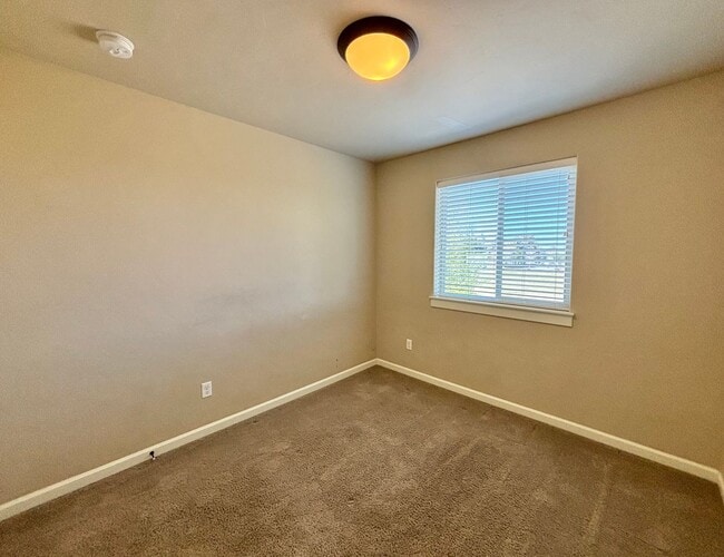 Building Photo - 2965 Yew Park Ln