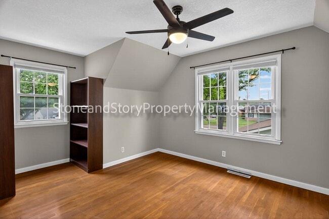 Building Photo - 4 bedroom 2 bath on quiet street in Briarwood
