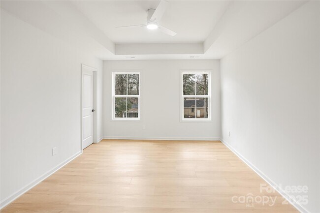 Building Photo - 2718 Mayfair Ave