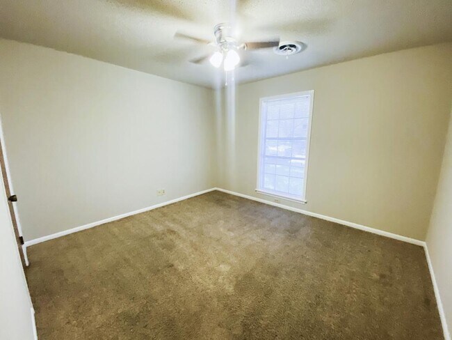 Building Photo - 603 Antietam Dr