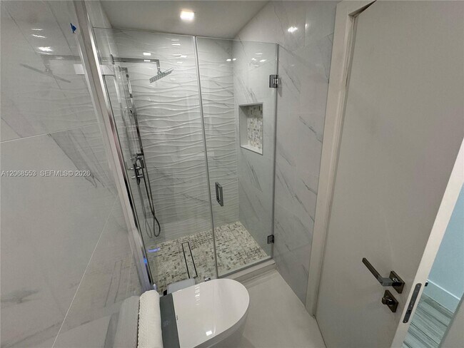 Building Photo - 336 Poinciana Island Dr