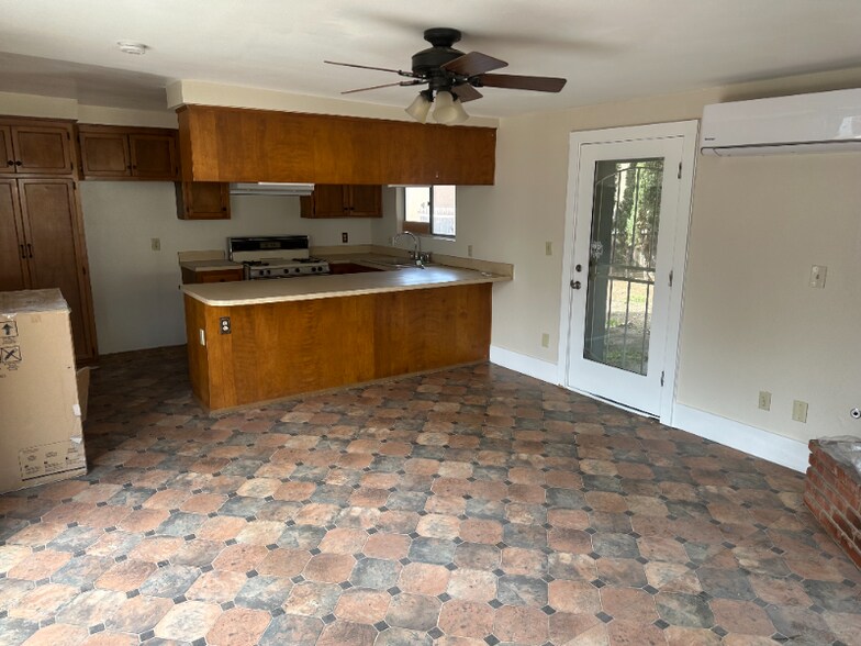 Building Photo - 3046 Island Ave