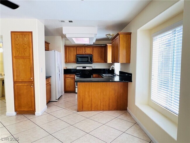 Building Photo - 7643 Starshell Point Ct