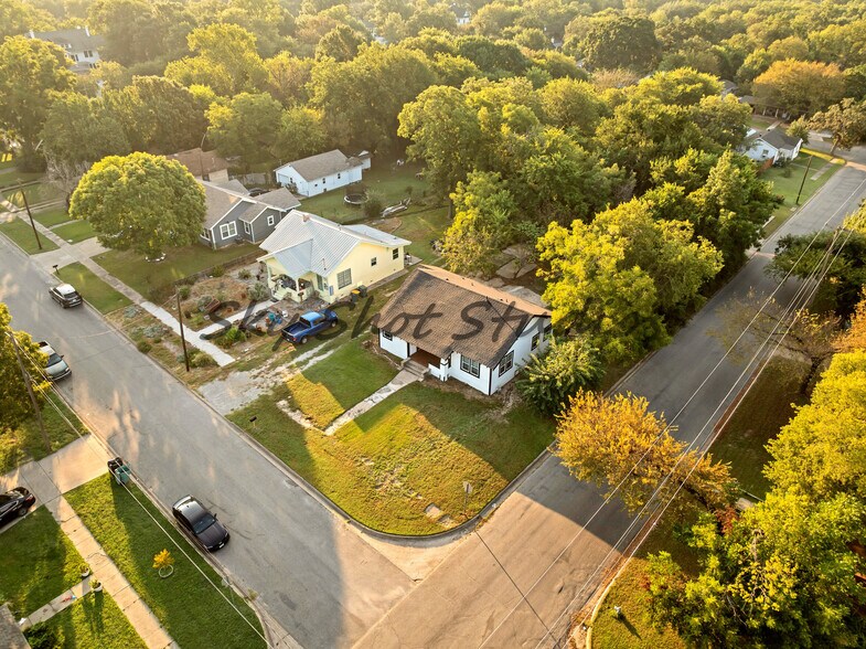 Building Photo - 326 W Rainey St