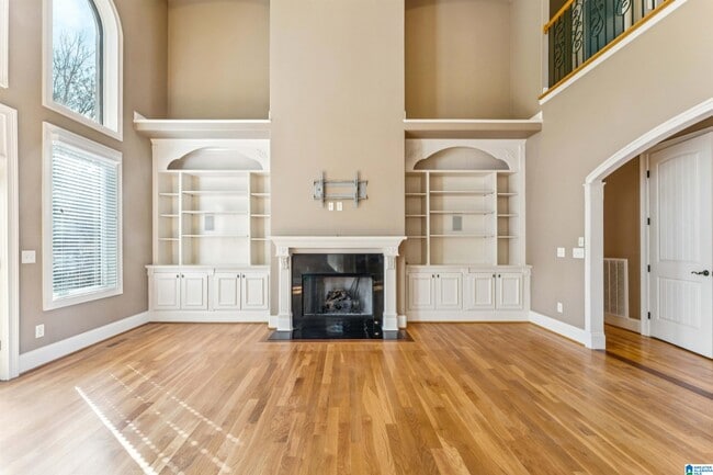 Building Photo - 2005 Lake Heather Dr