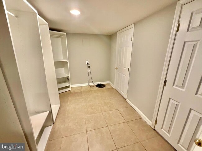 Building Photo - 132 S Potomac St