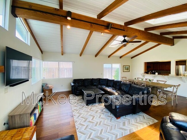 Building Photo - 1253 California St