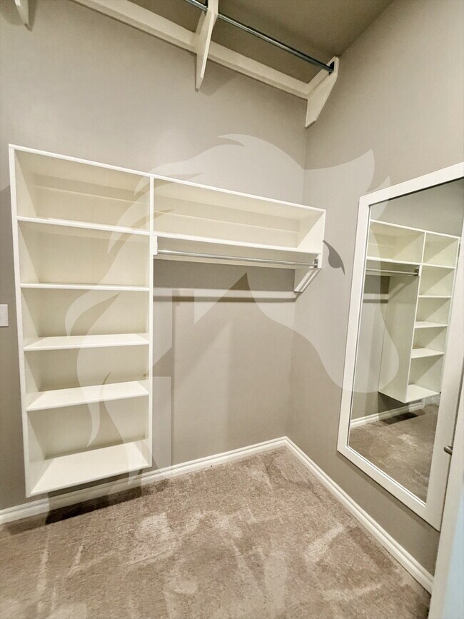 Building Photo - "Stunning 4-Bed Gem with Granite Touch & C...