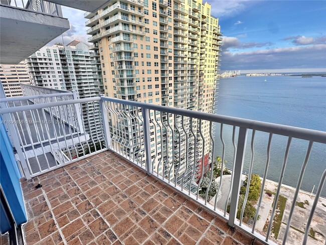 Building Photo - 1200 Brickell Bay Dr