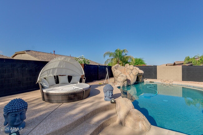 Building Photo - 18472 W Desert Ln