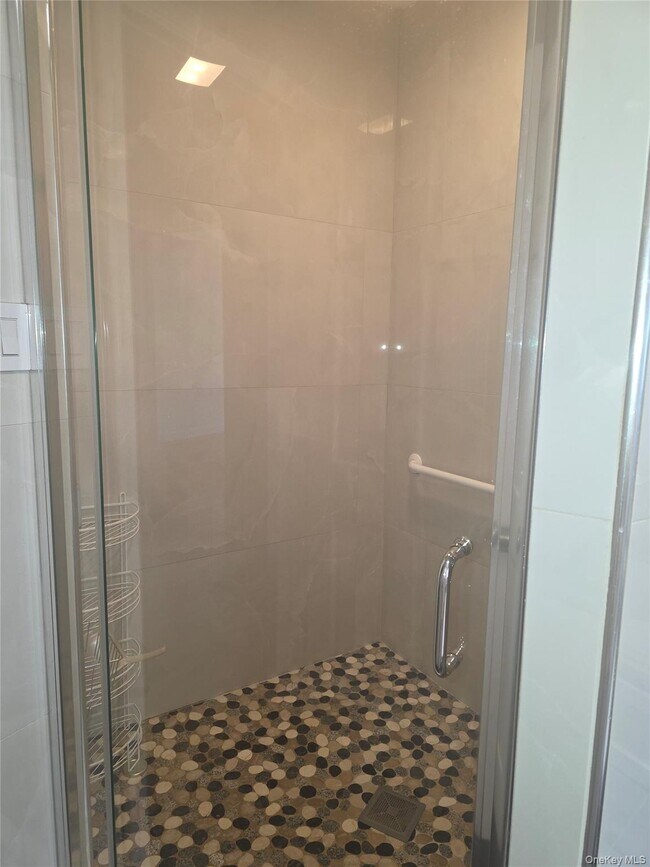 Building Photo - 42-20 Kissena Blvd