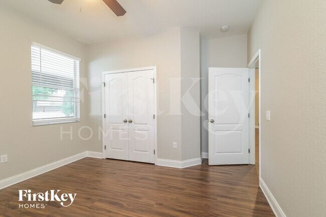 Building Photo - 5920 Buck Run Dr