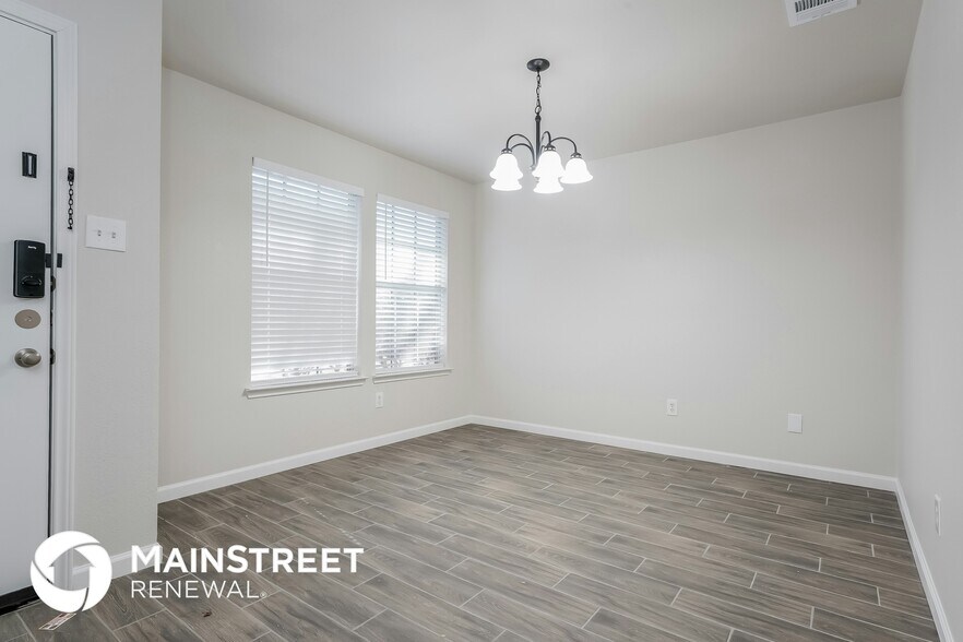 Building Photo - 2213 Midbury Dr