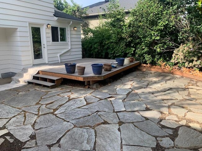 Building Photo - Impecable Remodel of Historic Eastmoreland Gem