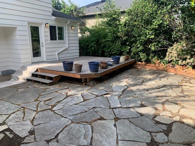 Building Photo - Impecable Remodel of Historic Eastmoreland...