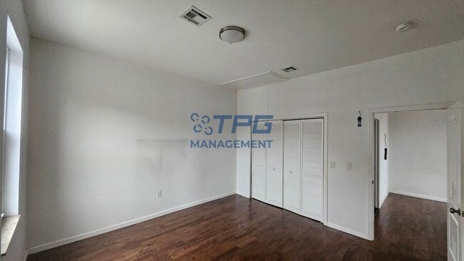 Building Photo - 575 55th St