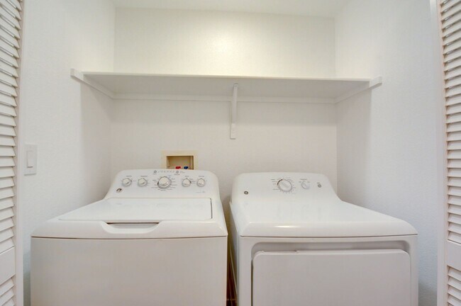 Building Photo - Horizon Hills Condominiums