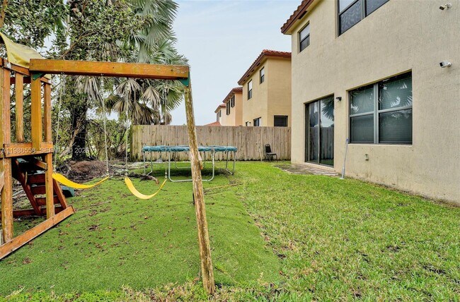 Building Photo - 101 NE 37th Pl