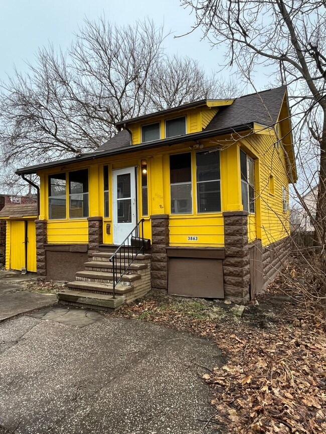 Building Photo - 3865 W 16th St