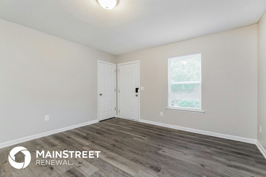 Building Photo - 1217 Kendall Dr