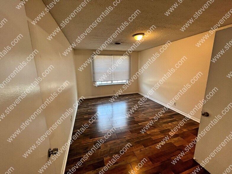 Building Photo - 441 Harding Pl