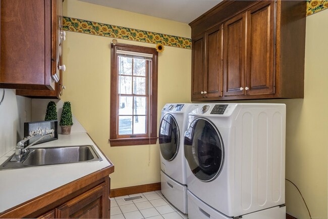 Building Photo - 3 Eton Pl