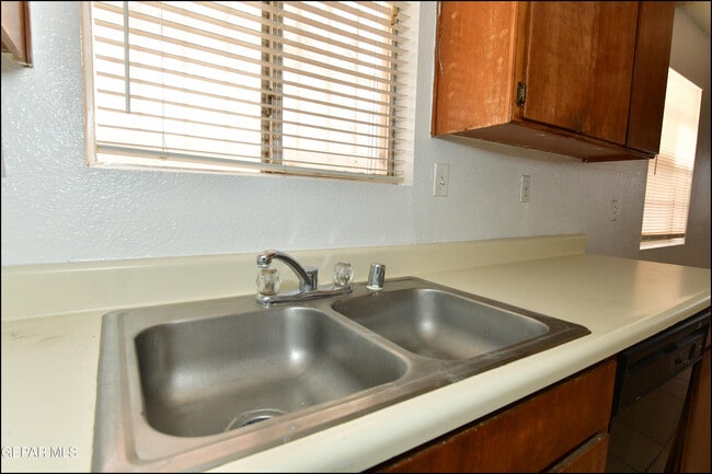 Building Photo - 8933 Kenneth St