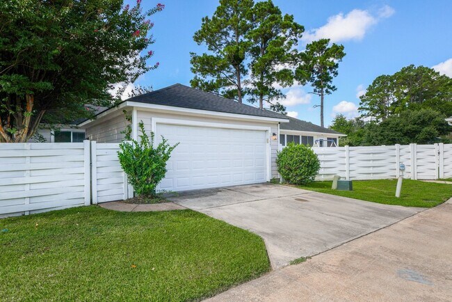Building Photo - 10225 Farrell Dr