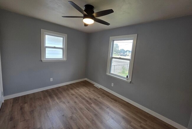 Building Photo - 2124 Cincinnati Ave