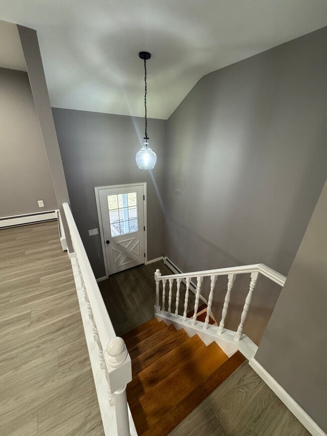 Building Photo - Beautiful Modern Home on the Plateau