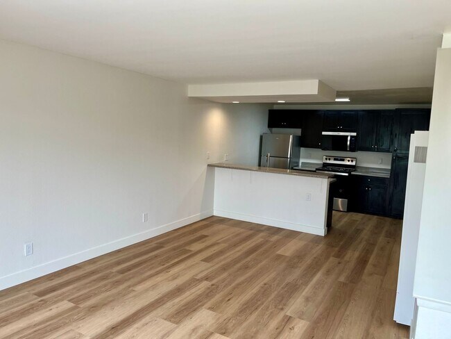 Primary Photo - Ocean Beach remodeled 3 bedroom 2.5 bath T...