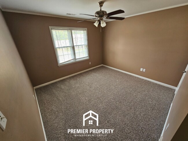Building Photo - 2116 Rolling Valley Dr