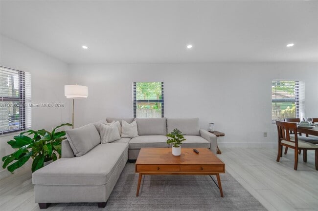 Building Photo - 655 NE 62nd St