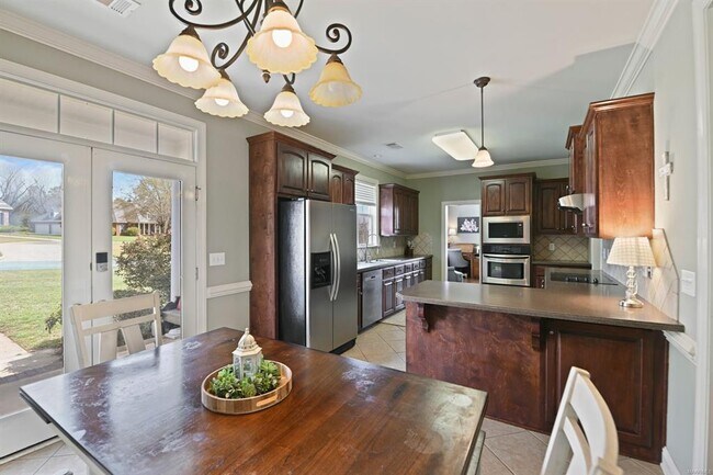 Building Photo - 401 Clear Creek View